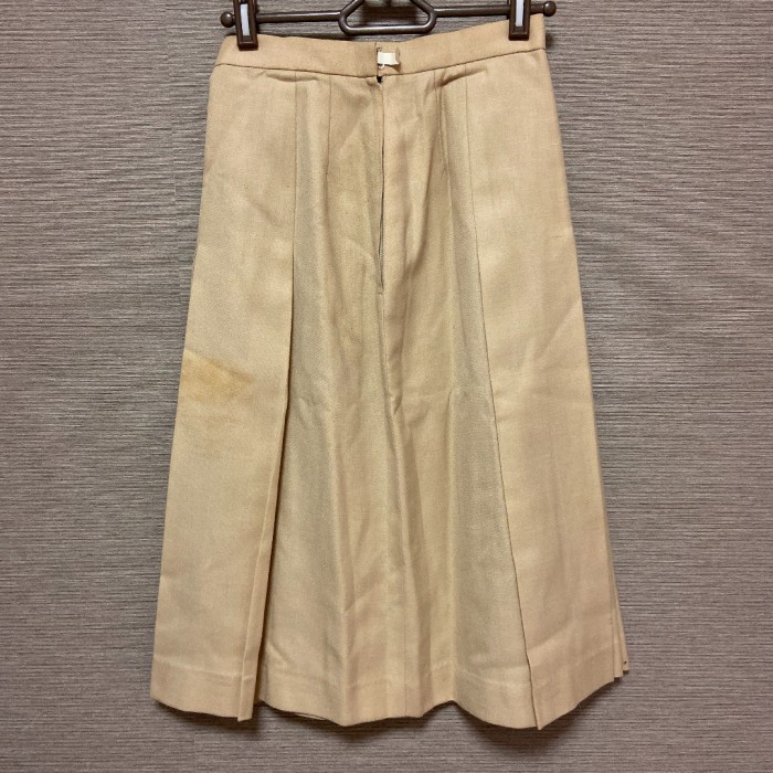【DAKS】ベージュ台形プリーツウールスカート | Vintage.City 古着屋、古着コーデ情報を発信
