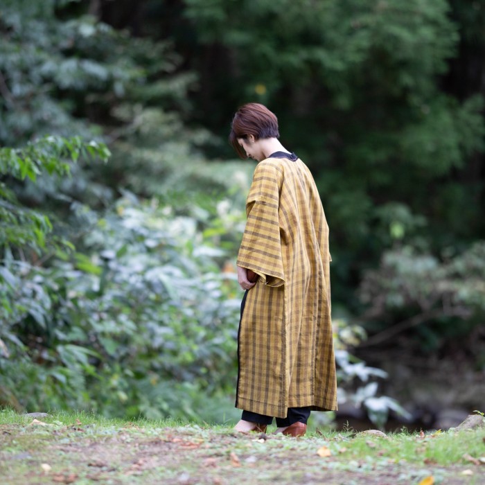 日本のシルク 紬の着物ローブで秋を羽織る<一点物><着物リメイク>黄色