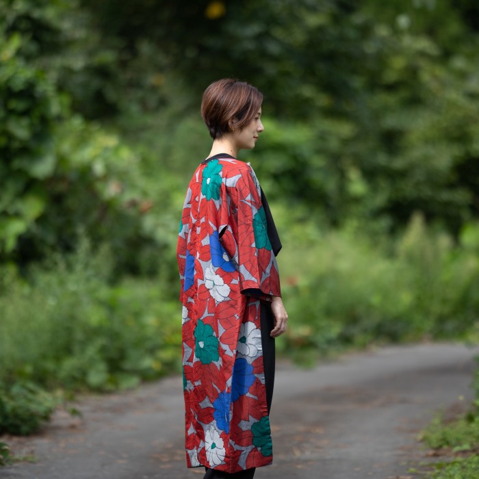 日本のシルク　紬の着物ローブで秋を羽織る<一点物><着物リメイク>大輪の椿 | Vintage.City 古着屋、古着コーデ情報を発信