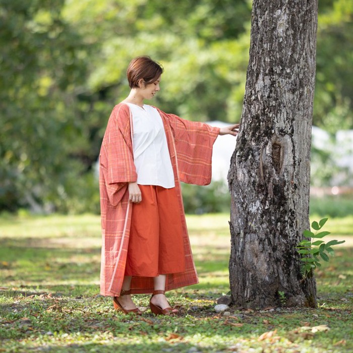 日本のシルク　紬の着物ローブで秋を羽織る<一点物><着物リメイク> 淡い紅色 | Vintage.City 古着屋、古着コーデ情報を発信