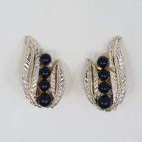 1970-80's Leaf with black beads Earring | Vintage.City 古着屋、古着コーデ情報を発信