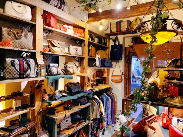 Vintage Shop Rococo 東京 高円寺 | 全国の古着屋情報はVintage.City