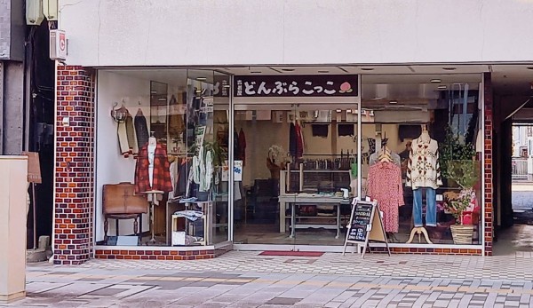 古着屋どんぶらこっこ  | Discover unique vintage shops in Japan on Vintage.City