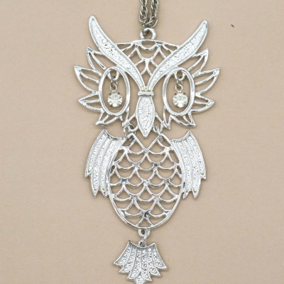 1970's Owl nacklace With Diamond cut eye | Vintage.City Vintage Shops, Vintage Fashion Trends