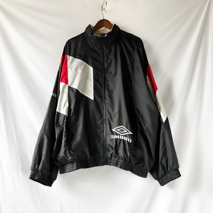 90s “UMBRO” black nylon jacket アンブロ | Vintage.City