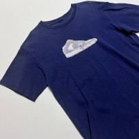 old stussy スニーカープリント シャネルロゴ Tシャツ | Vintage.City 古着屋、古着コーデ情報を発信