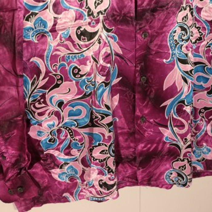 purple paisley like patterns shiny shirt | Vintage.City Vintage Shops, Vintage Fashion Trends