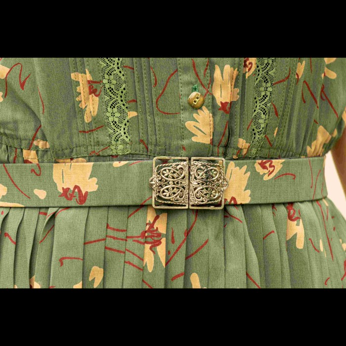 緑地金色花柄ノースリーブワンピース　DSC02015 | Vintage.City 古着屋、古着コーデ情報を発信