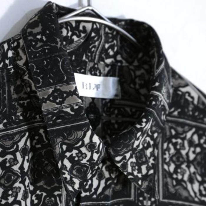 black × white ornament design shirt | Vintage.City Vintage Shops, Vintage Fashion Trends