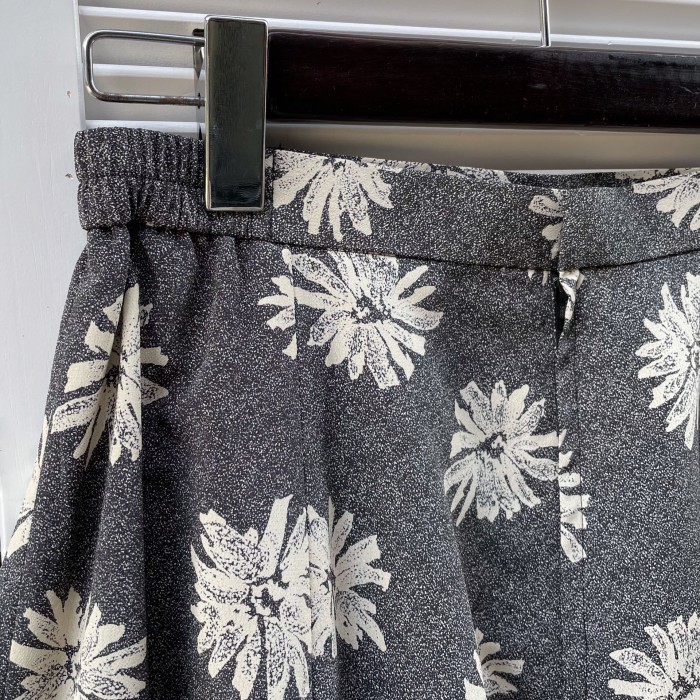 monotone floral flared skirt | Vintage.City 古着屋、古着コーデ情報を発信