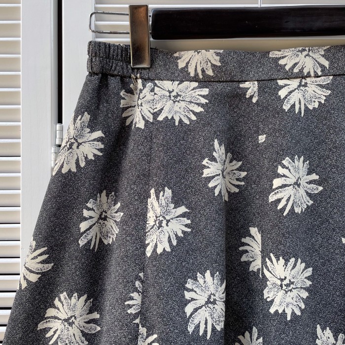 monotone floral flared skirt | Vintage.City Vintage Shops, Vintage Fashion Trends