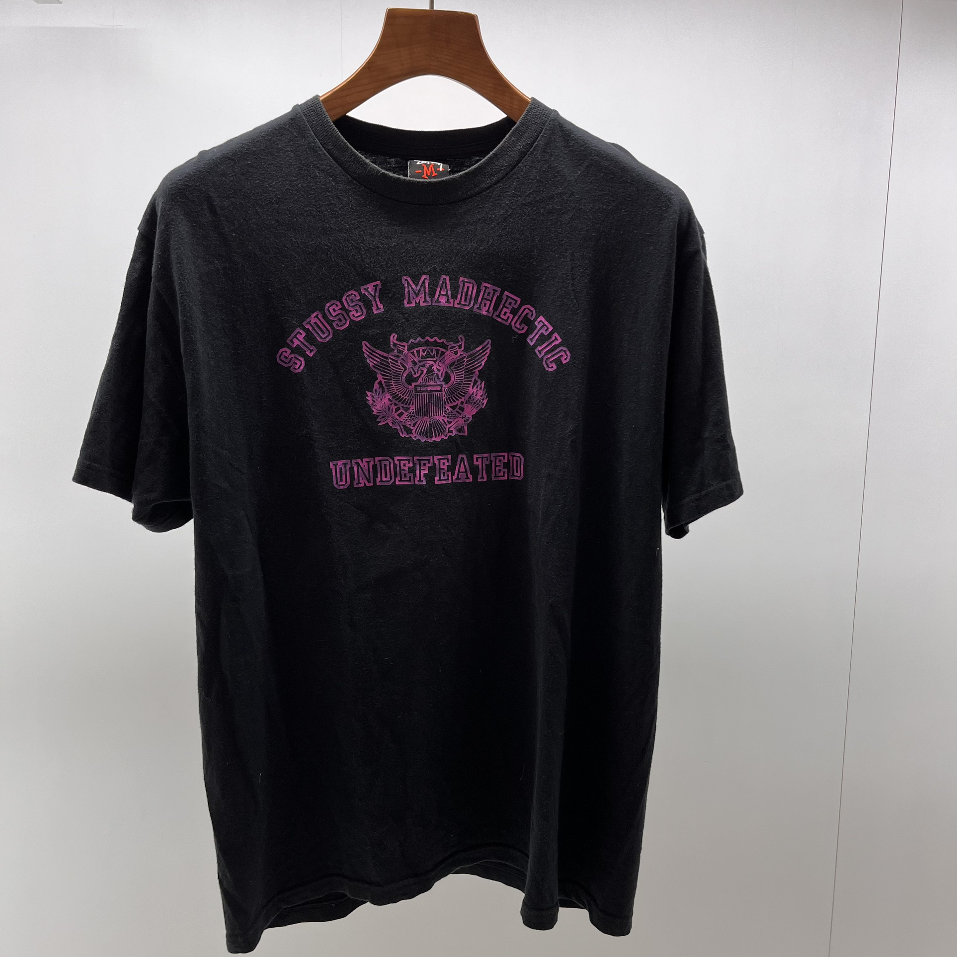 old STUSSY × UNDEFEATED コラボ Tシャツ | Vintage.City