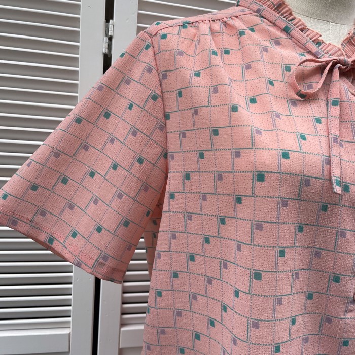 geometric pattern bowtie blouse | Vintage.City 古着屋、古着コーデ情報を発信
