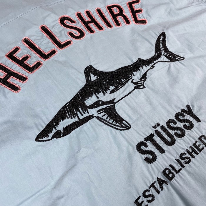 【ステューシー】HELLSHIRE 鮫　刺繍ロゴ半袖シャツ　くすみブルー | Vintage.City 古着屋、古着コーデ情報を発信
