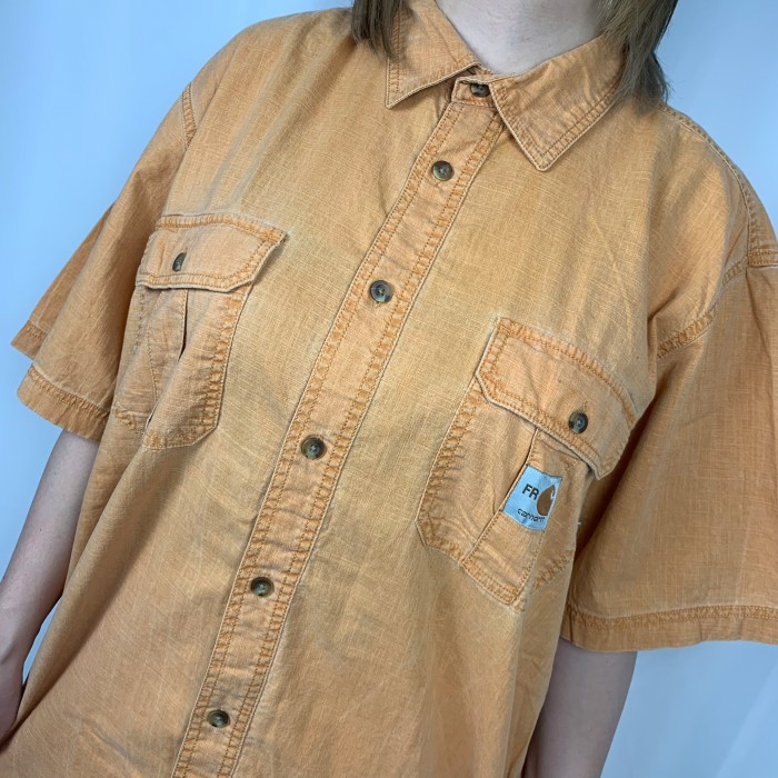 【カーハート】ワンポイントパッチロゴ　半袖シャツ　くすみオレンジ　オーバーサイズ | Vintage.City 古着屋、古着コーデ情報を発信