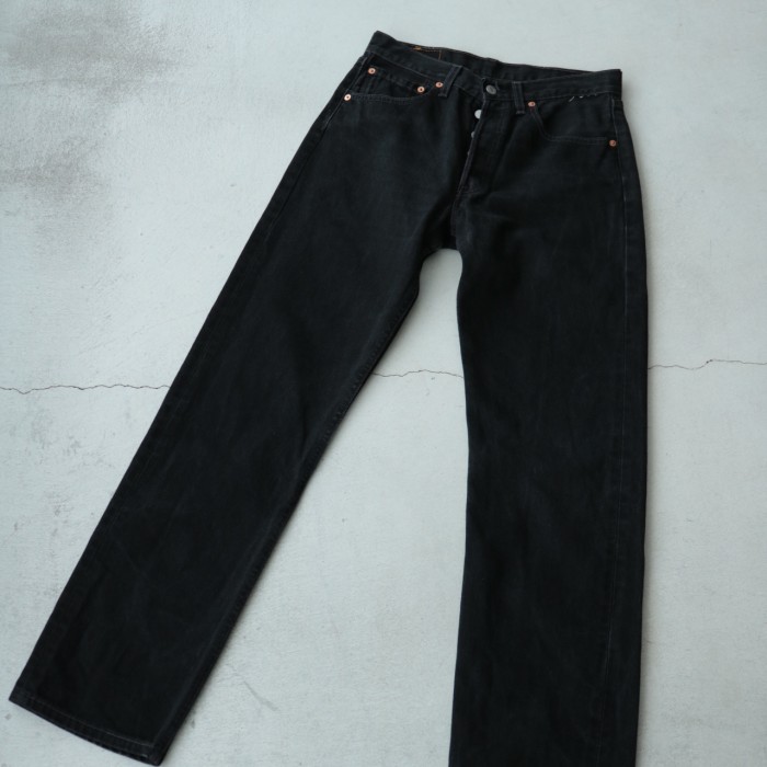 Vintage Levis 501 black denim pants | Vintage.City