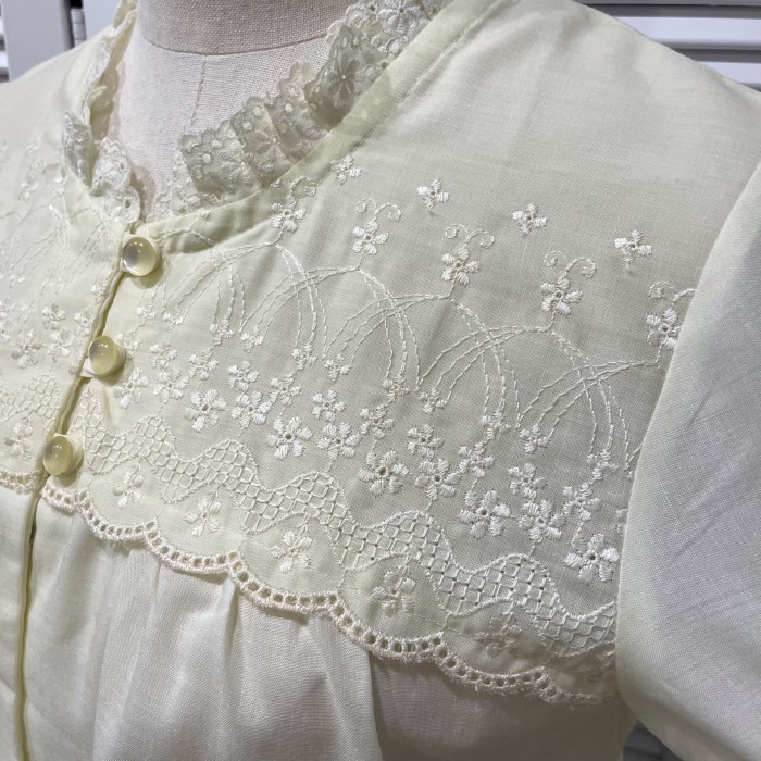 pale yellow lace & embroidered blouse | Vintage.City 빈티지숍, 빈티지 코디 정보