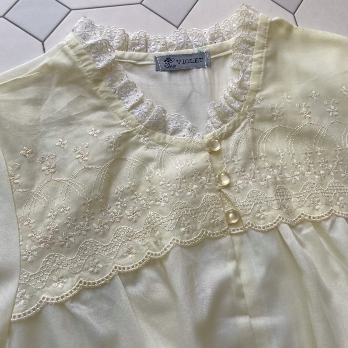 pale yellow lace & embroidered blouse | Vintage.City Vintage Shops, Vintage Fashion Trends