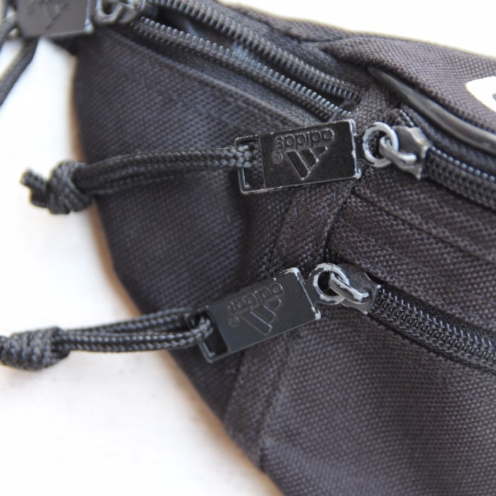 Adidas Nylon Body Bag | Vintage.City 古着屋、古着コーデ情報を発信