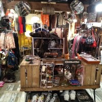北千住 古着屋レインボーフィールド/RAINBOWFIELD | Discover unique vintage shops in Japan on Vintage.City