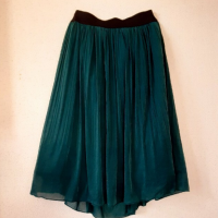 フレアースカート深緑 Mサイズ 軽い素材感 ウエストゴム 美品  未使用に近い | Vintage.City 古着屋、古着コーデ情報を発信