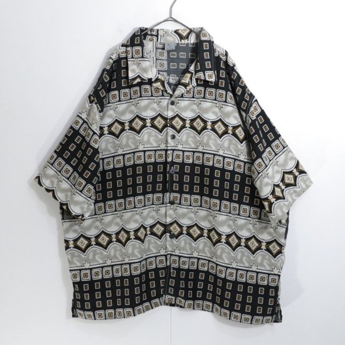 Black ethnic pattern short sleeve shirt. | Vintage.City Vintage Shops, Vintage Fashion Trends