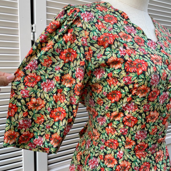Laura Ashley scalloped floral dress | Vintage.City Vintage Shops, Vintage Fashion Trends