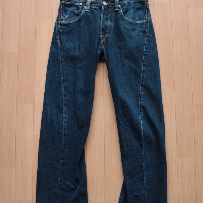 Vintage Levis engineered jeans | Vintage.City