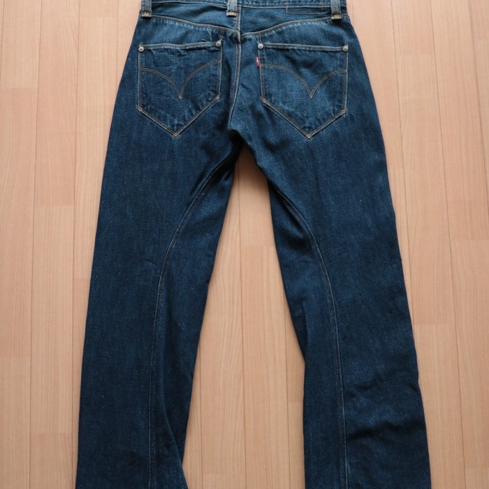 Vintage Levis engineered jeans | Vintage.City