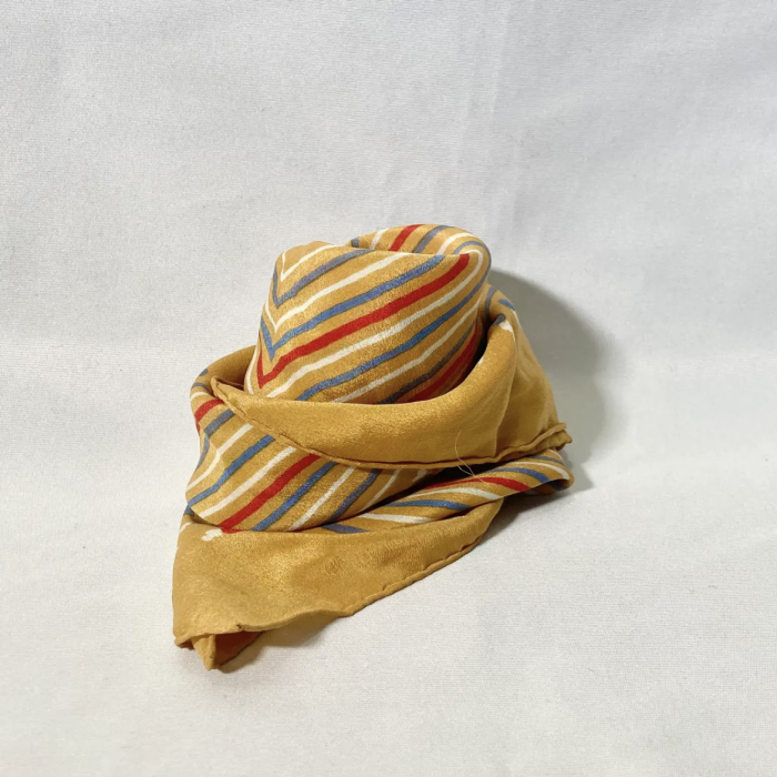GIVENCHY mustard yellow scarf | Vintage.City 古着屋、古着コーデ情報を発信