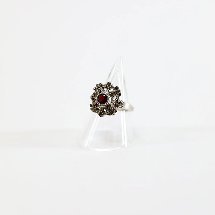 Silver Garnet and Marcasite Silver Ring | Vintage.City 古着屋、古着コーデ情報を発信