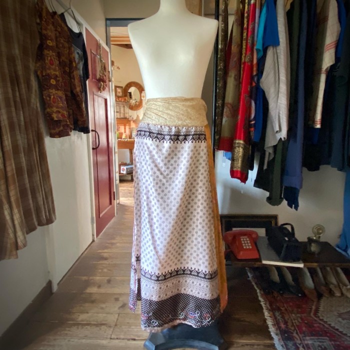 silk patchwork wrap skirt/シルクのパッチワーク刺繍巻き | Vintage.City 古着屋、古着コーデ情報を発信
