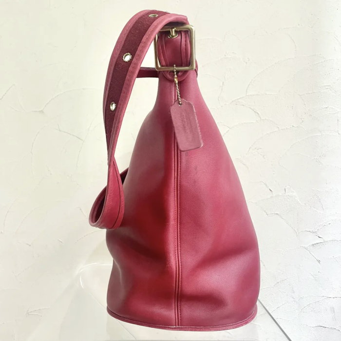 USA old coach red leather big bucket bag | Vintage.City 古着屋、古着コーデ情報を発信