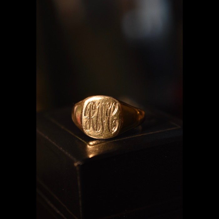 British early 20th 9ct signet ring | Vintage.City 古着屋、古着コーデ情報を発信