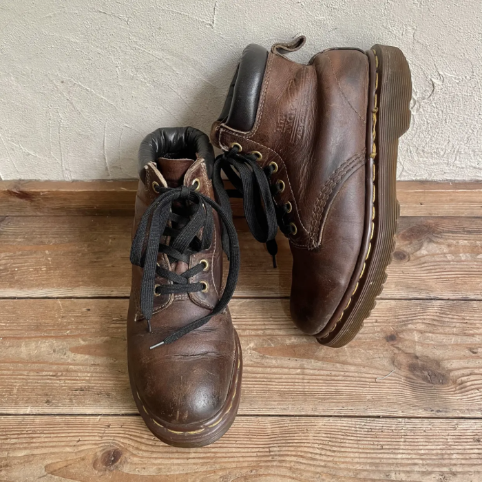 England Dr.Martens brown 6hole boots | Vintage.City 古着屋、古着コーデ情報を発信