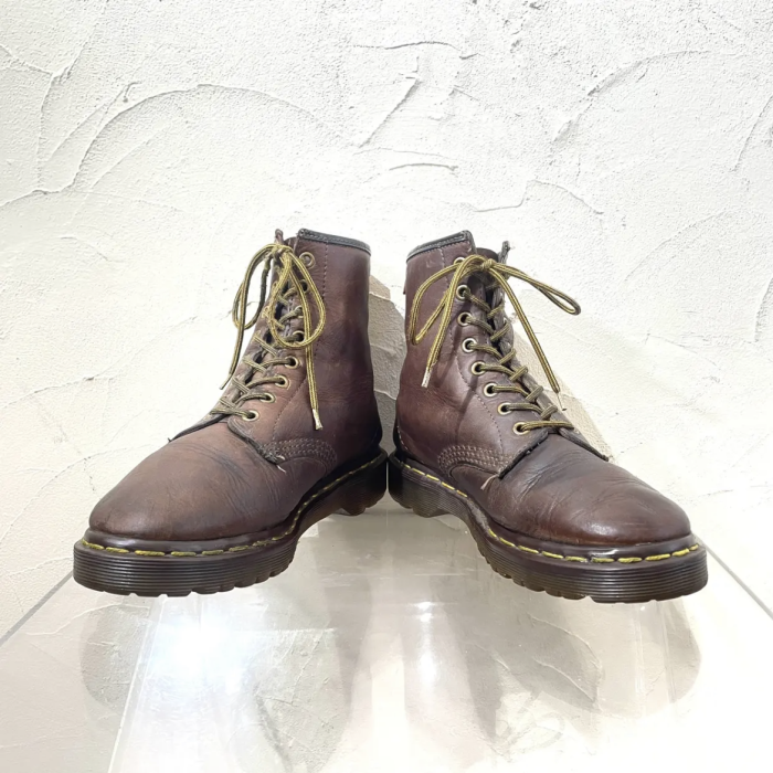 England Dr.Martens brown 8hole boots | Vintage.City