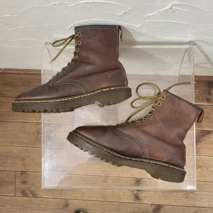 England Dr.Martens brown 8hole boots | Vintage.City 古着屋、古着コーデ情報を発信
