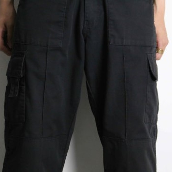 slim straight black cargo pants | Vintage.City 古着屋、古着コーデ情報を発信