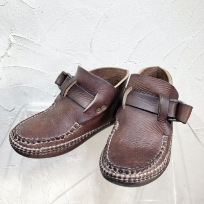 Arrow moccasin handmade leather shoes | Vintage.City