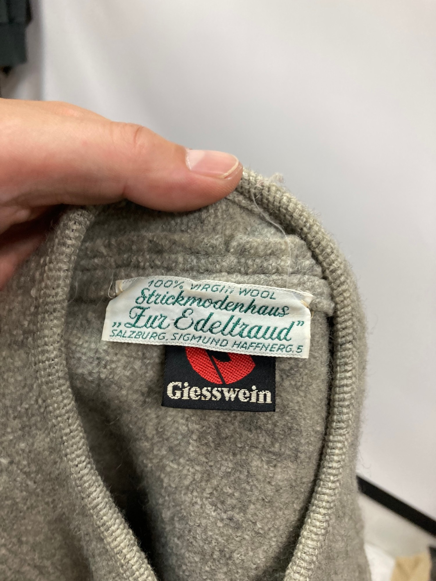 AUSTRIA製Giesswein wool ニットカーディガン　青