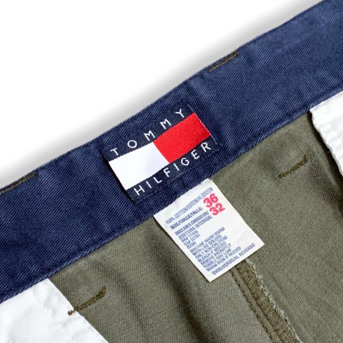 TOMMY HILFIGER 90's Two tuck Chinos | Vintage.City Vintage Shops, Vintage Fashion Trends