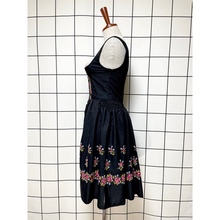 お花刺繍 フロントフック チロリアンワンピース ドイツ民族衣装