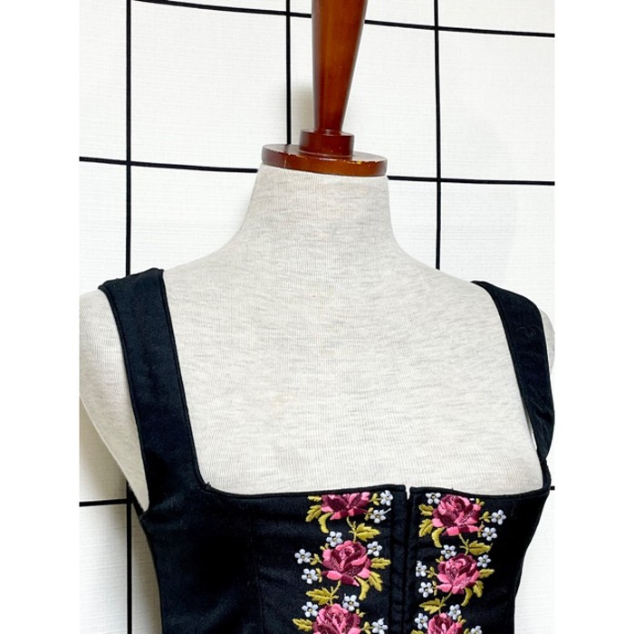 お花刺繍 フロントフック チロリアンワンピース ドイツ民族衣装
