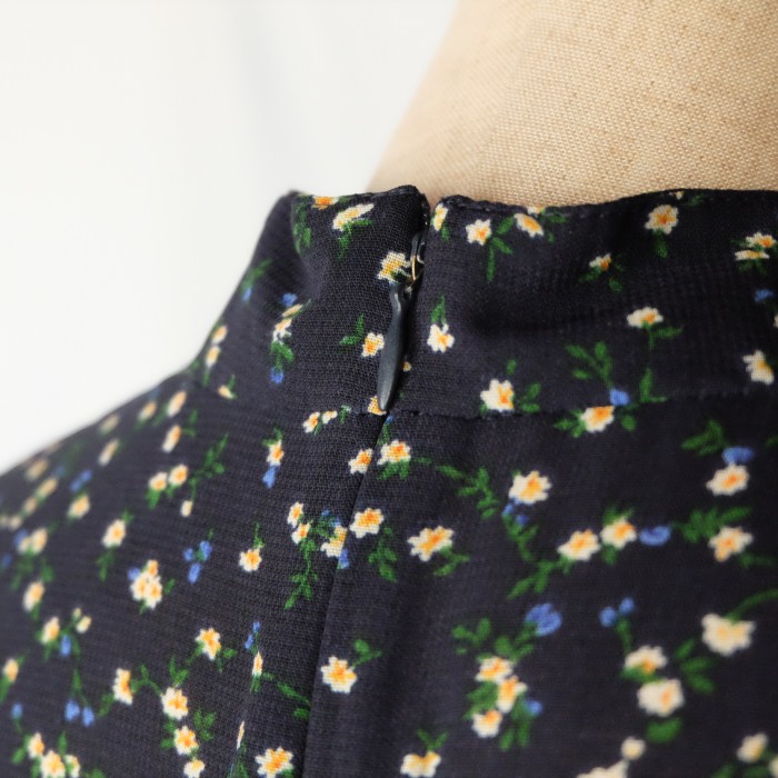 Navy floral mandarin collar dress | Vintage.City 古着屋、古着コーデ情報を発信