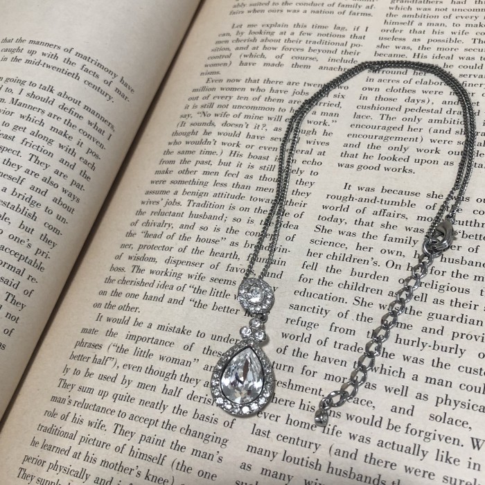 Givenchy Crystal Line Stones Necklace | Vintage.City 빈티지숍, 빈티지 코디 정보