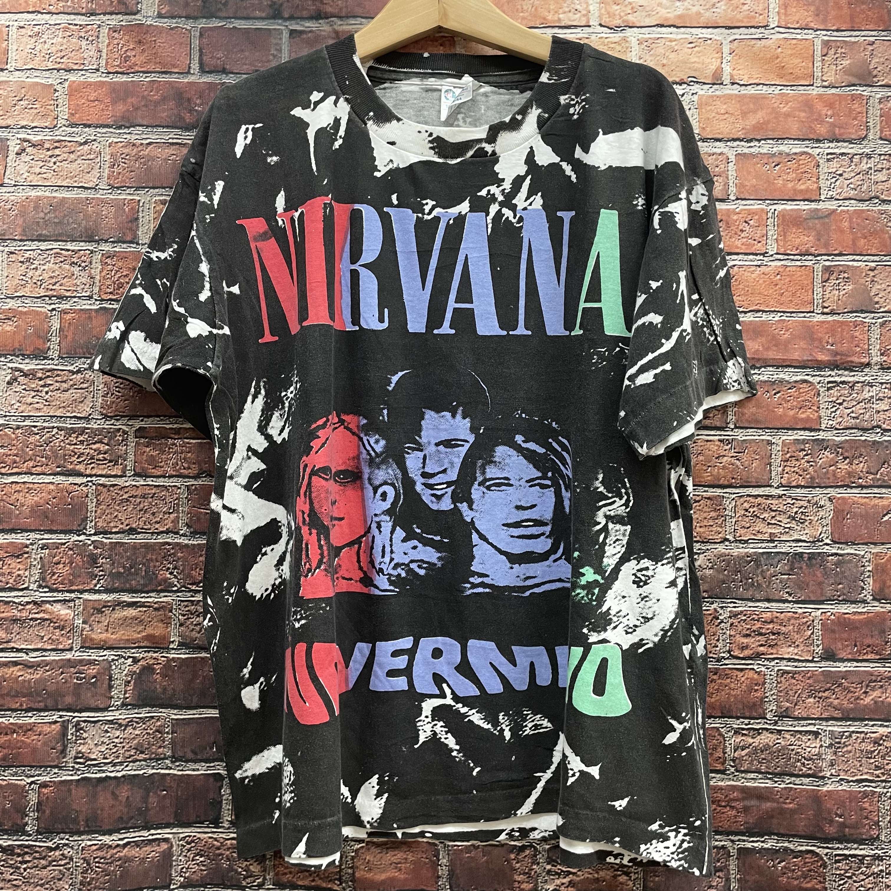 首相発言を評価 Nirvana vintage Tシャツ 総柄 - uinsa.ac.id