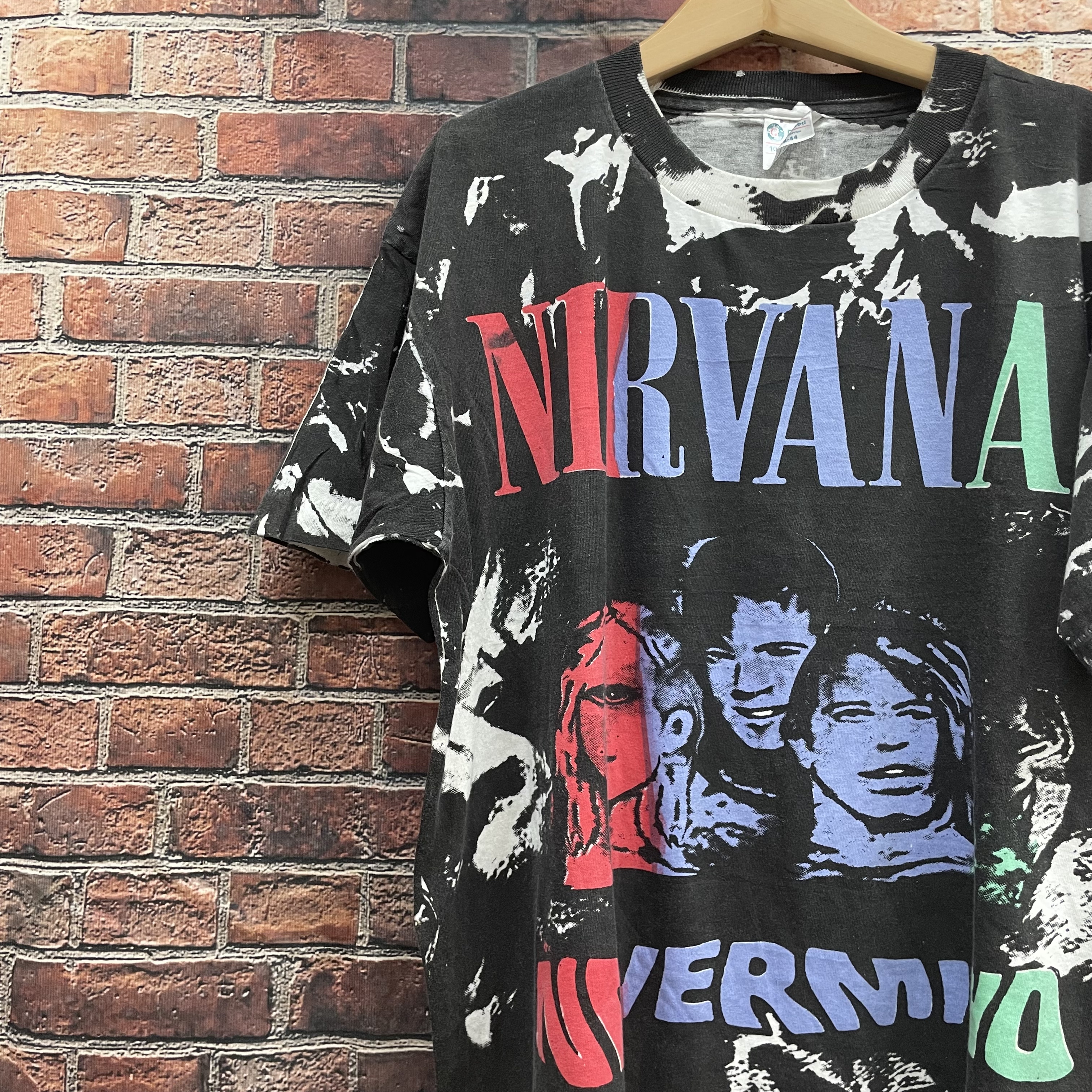 ニルヴァーナ NIRVANA Tシャツ バンT 半袖 総柄 ロックT L | Vintage.City