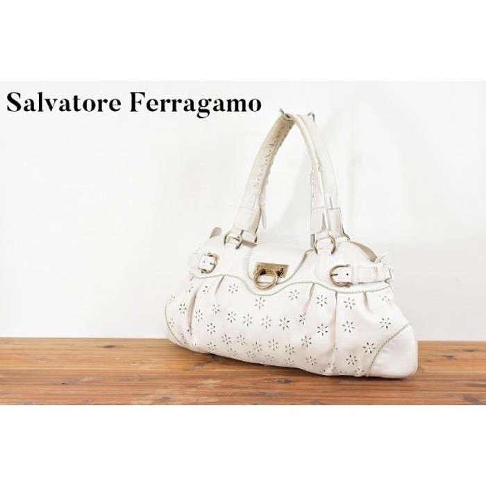 Salvatore Ferragamo レディース ハンドバッグ 総柄 ホワイト | Vintage.City Vintage Shops, Vintage Fashion Trends
