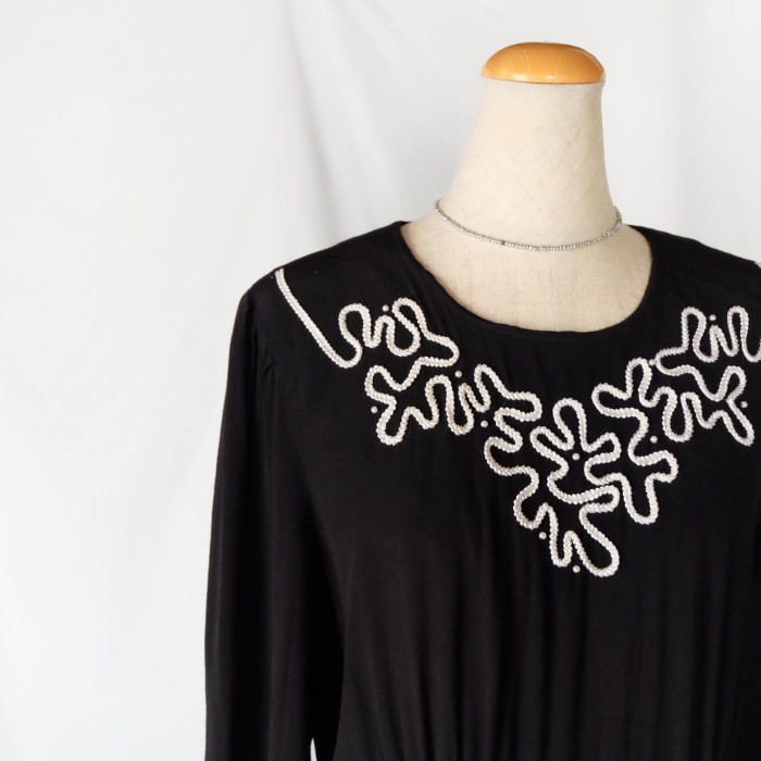 Vintage cord embroidery black dress | Vintage.City Vintage Shops, Vintage Fashion Trends
