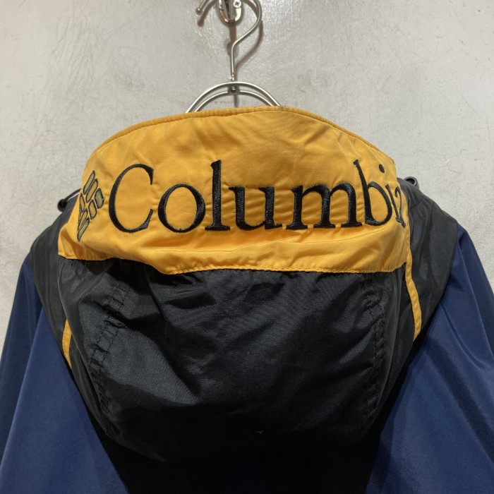 “Columbia” 2Tone Mountain Hoodie | Vintage.City Vintage Shops, Vintage Fashion Trends